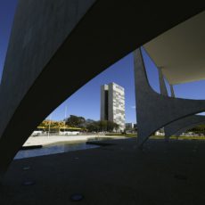 Qual é a vantagem do semipresidencialismo?