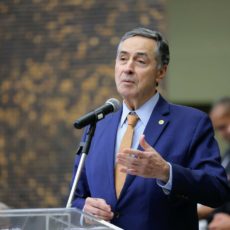 Barroso não explica confusão entre público e privado na festa do iFood