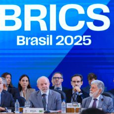 No BRICS, Lula manda recados para os EUA, ao falar de caos, imprevisibilidade e OMS