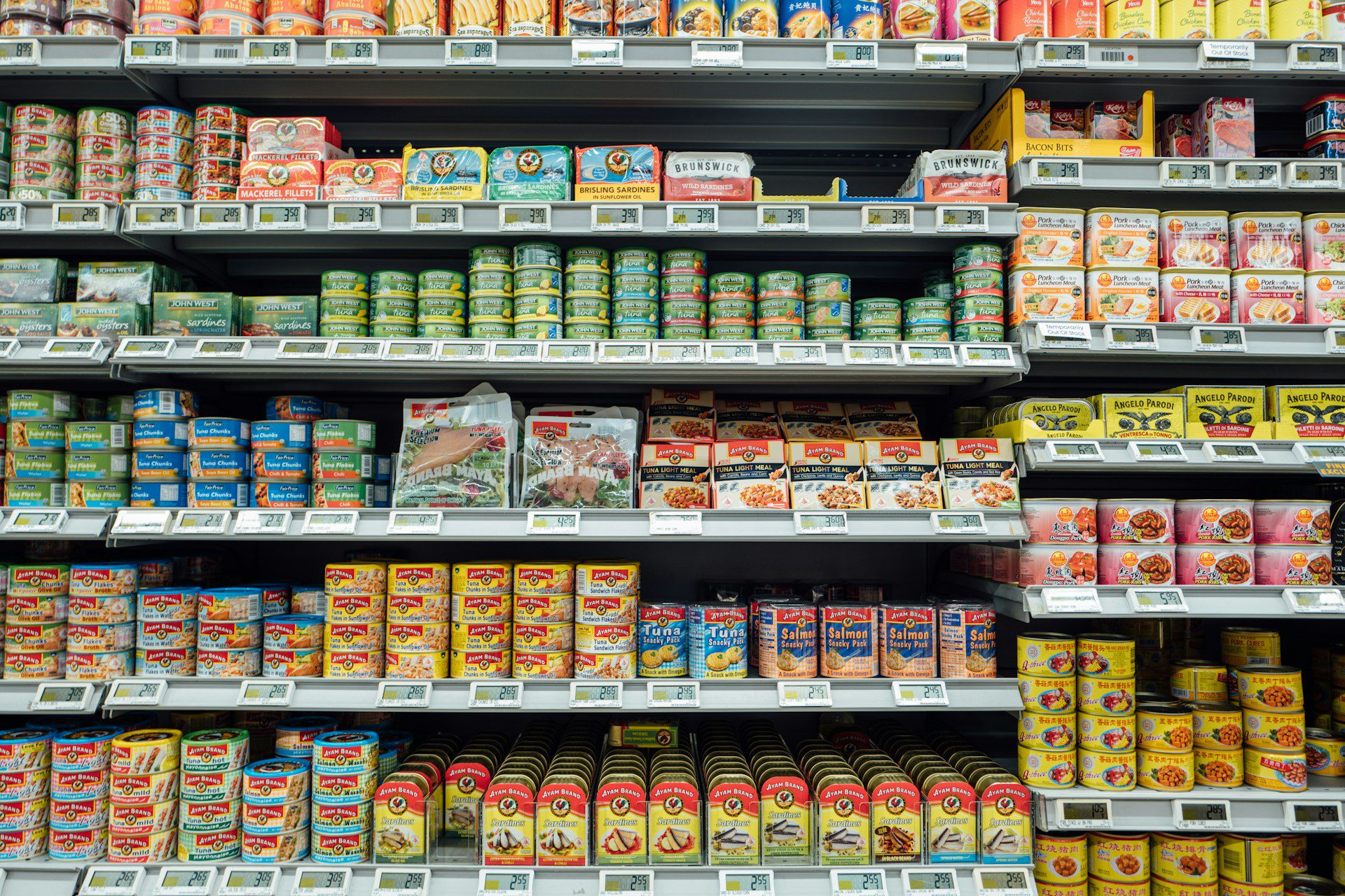 Anvisa iniciará análise sobre regras para publicidade de medicamentos e alimentos