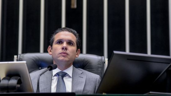Motta aciona o STF para manter ação penal totalmente suspensa para Ramagem