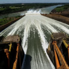 Descontos nas contas de luz com bônus de Itaipu podem sair em agosto