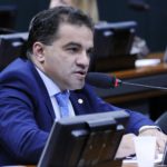 Deputado Maranhãozinho (PL-MA) é alvo da PF por suspeita de desvio de emendas