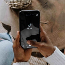 Feed sem cadastro no TikTok leva a embate na Justiça Federal entre a ByteDance e a ANPD