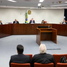 STF tem maioria para manter Moraes, Dino e Zanin no julgamento de Jair Bolsonaro