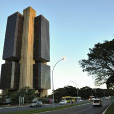 Copom reforça recado de que política econômica deve cuidar para não obstruir combate à inflação