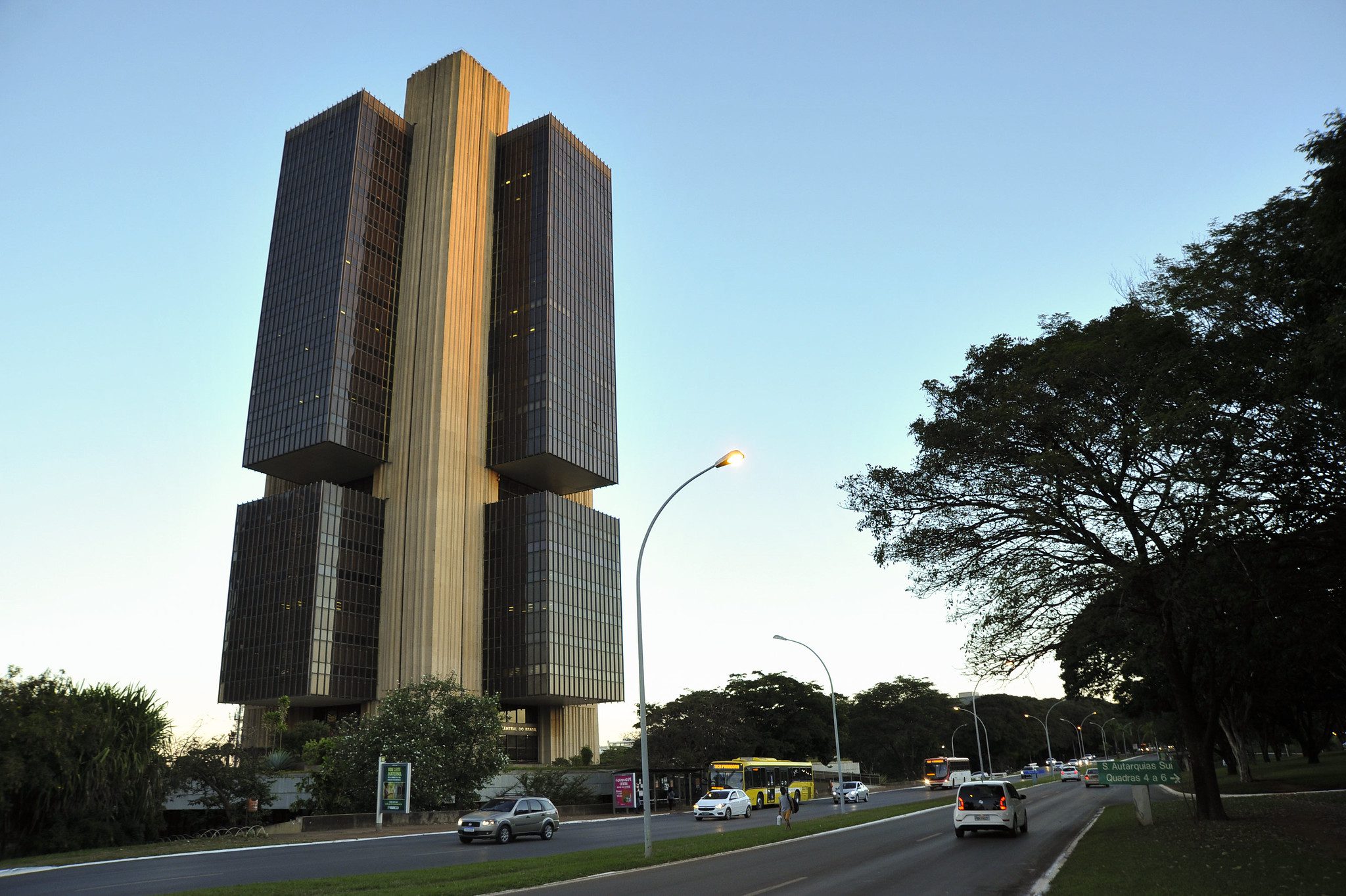 Copom reforça recado de que política econômica deve cuidar para não obstruir combate à inflação