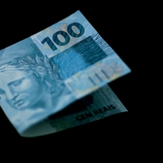 Piso salarial de algumas categorias pode ser aplicado a empregados públicos celetistas, decide STF