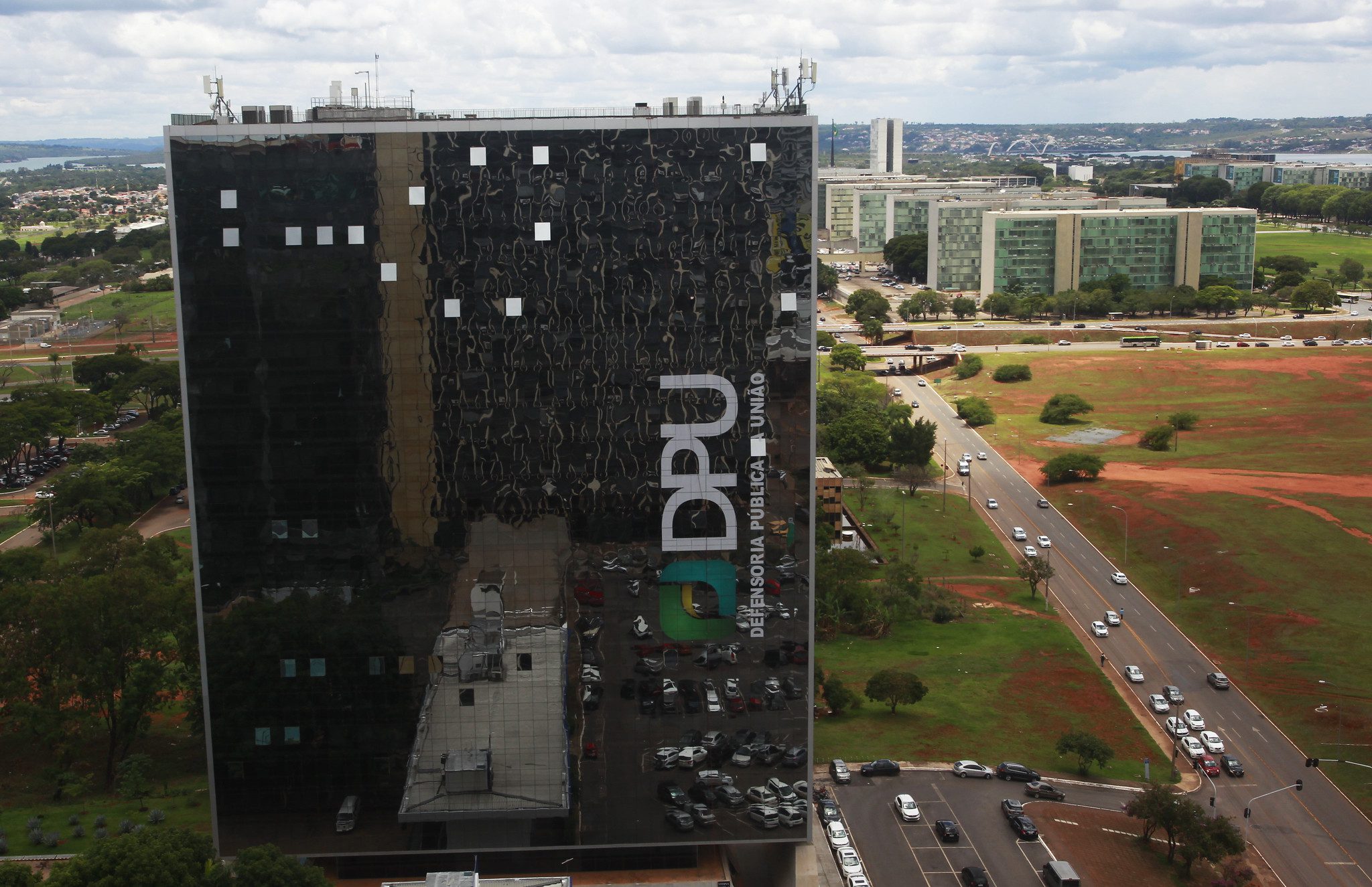 A defesa técnica dos direitos políticos fundamentais dos mais necessitados