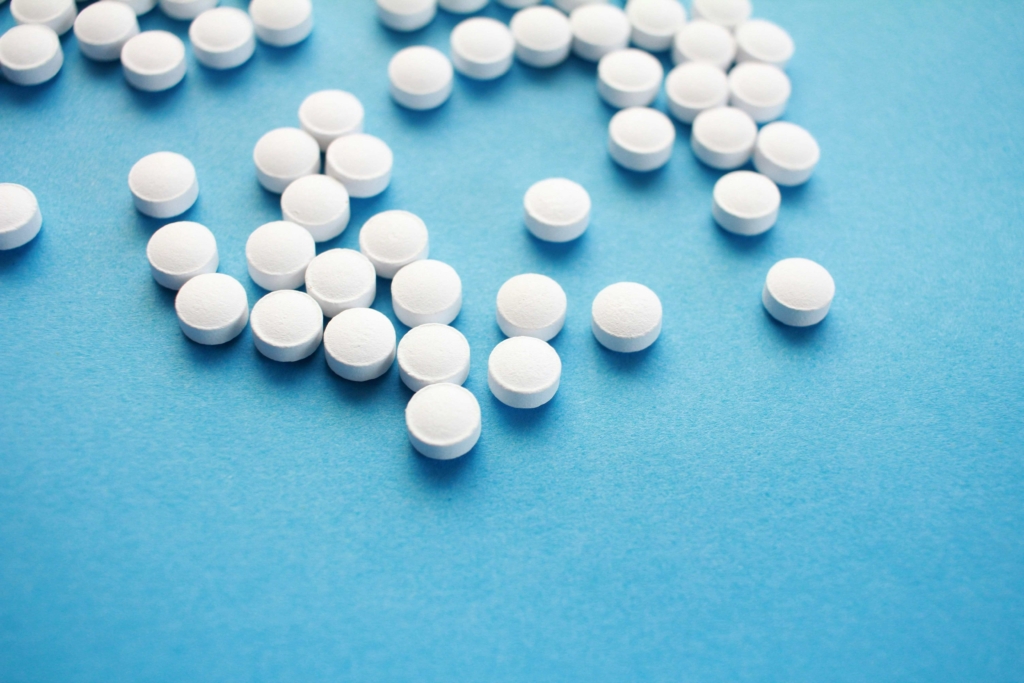 Anvisa abrirá processo para regulamentar venda de medicamentos em plataformas