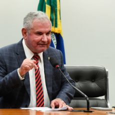 PLOA melhora projeção de primário com receitas duvidosas e turbina ministérios do centrão