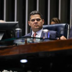 Alcolumbre terá papel central na escolha do ministro das Comunicações