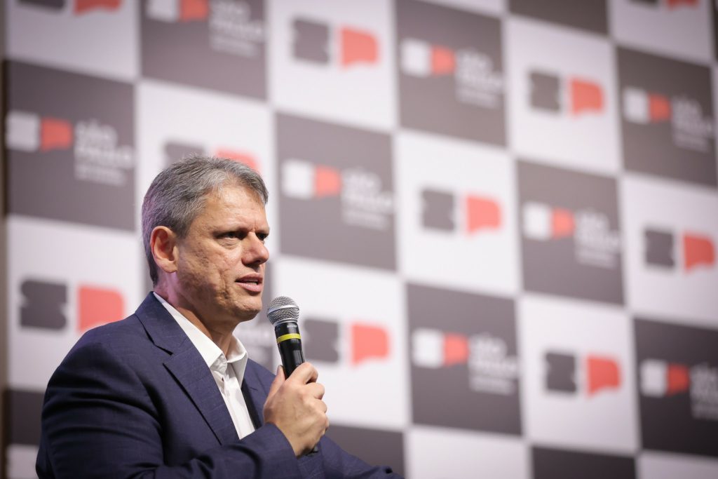 Tarcísio freia especulações sobre 2026 em meio a mostras de força de Bolsonaro