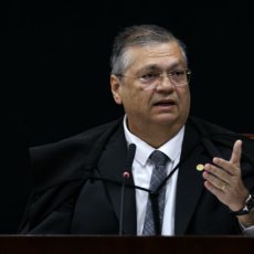 Dino bloqueia execução de 1,2 mil emendas destinadas à saúde por irregularidades nas contas