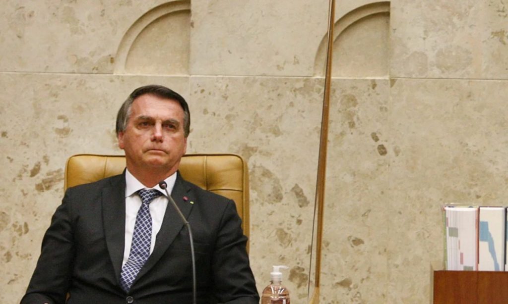 Flávia Maia, do JOTA, participa do podcast 'O Assunto' sobre processo de Bolsonaro no STF