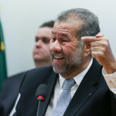 Estancar sangria é complexo num país continental, diz Lupi sobre fraude no INSS