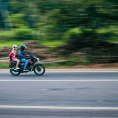 Moto por aplicativo complementa o transporte público