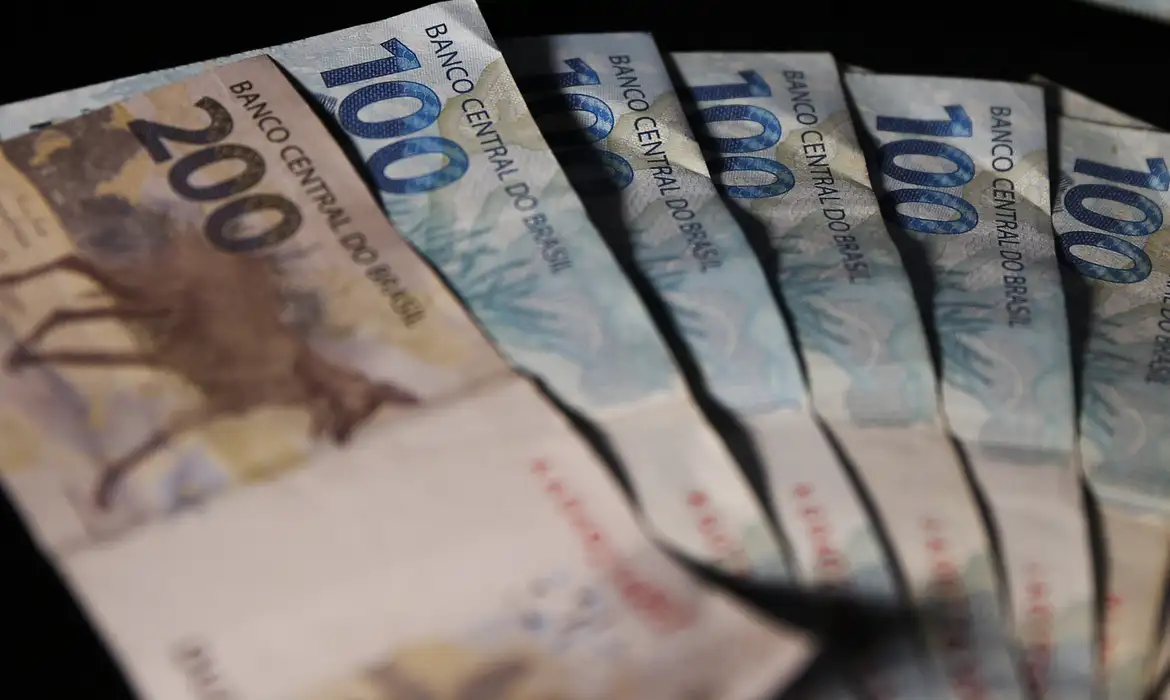 Receita trabalha com forte redução na distribuição de resultados por conta do imposto mínimo
