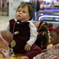 Advogado pede investigação de defensora de ‘mãe’ de bebê reborn, que desiste de ação sobre licença-maternidade