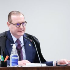 STF forma maioria para que idosos e PCDs esperem pagamentos na fila dos precatórios