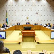 Bíblia pode ser livro obrigatório do acervo de bibliotecas públicas? Não
