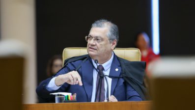 Dino pede explicações ao INSS sobre pagamento de indenização a vítimas do vírus Zika