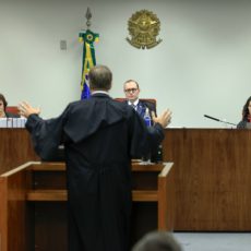 Elogios a ministros e destaque para honrarias: o que disseram as defesas dos militares