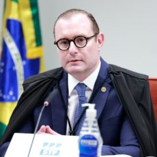 Zanin autoriza operação da PF contra grupo que cobrava R$ 250 mil para espionar ministros