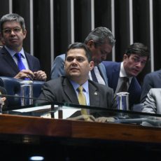 Alcolumbre quer retomar aumento de mandato de senadores na PEC do fim da reeleição