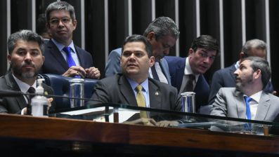 Alcolumbre quer retomar aumento de mandato de senadores na PEC do fim da reeleição