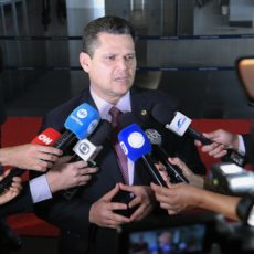 Alcolumbre anuncia sessão para leitura do requerimento da CPMI do INSS em 17/6