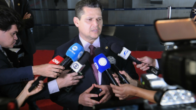 Alcolumbre anuncia sessão para leitura do requerimento da CPMI do INSS em 17/6