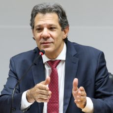 Haddad evitou o pior com recuo forçado no IOF, mas desgaste reforça incertezas
