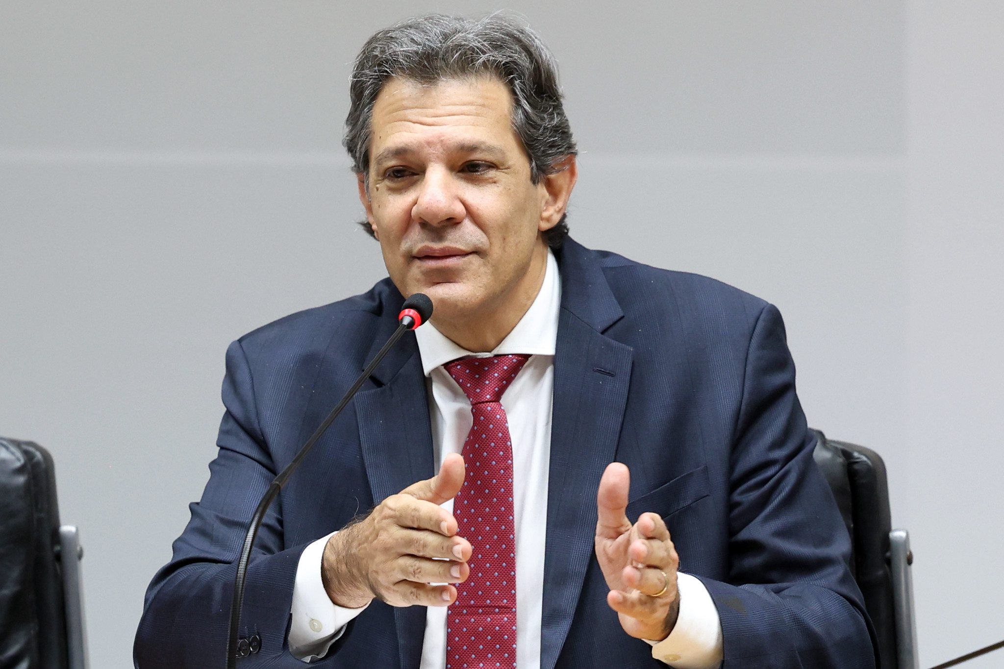 Haddad evitou o pior com recuo forçado no IOF, mas desgaste reforça incertezas