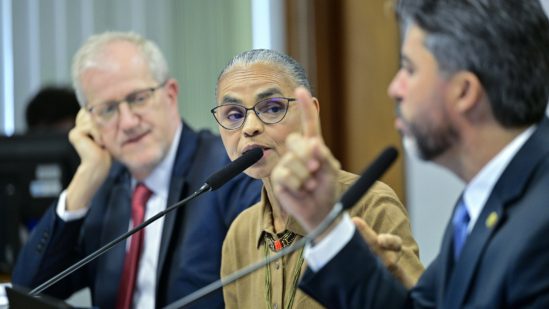 Após embates acalorados com senadores, Marina Silva se retira de audiência pública no Senado
