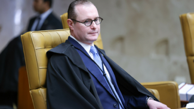 Zanin determina bloqueio de R$ 30 milhões e afasta juiz em caso de venda de sentenças