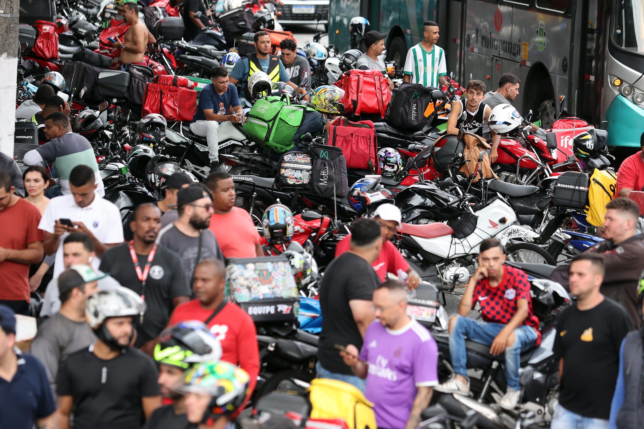 Indústria de refrigerantes aciona STF contra tese do TST sobre periculosidade a motociclistas