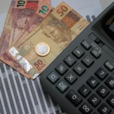 Governadores presidenciáveis enfrentam pressão por reajuste a servidores, PMs e professores