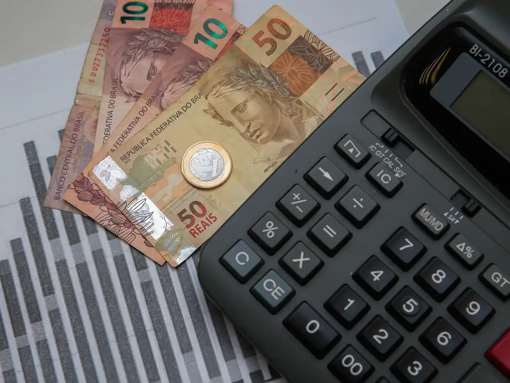 Governadores presidenciáveis enfrentam pressão por reajuste a servidores, PMs e professores