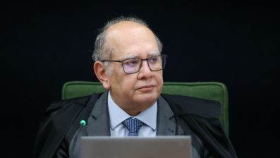 STF revê decisões anteriores, mantém vínculo de emprego, mas suspende processo