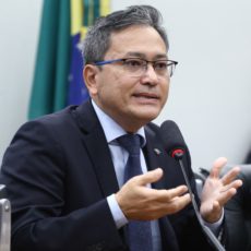 Receita admite superávit de R$ 8 bi com alíquota de 10% para compensar isenção de IR
