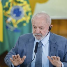 Governo Lula tenta botar panos quentes na relação com PDT