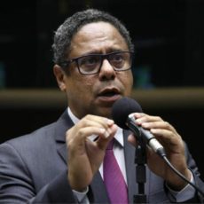 Orlando Silva defende discutir inserção de aspectos eleitorais no PL da IA na Câmara