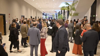 Setores privado e público debatem boas práticas em relações governamentais