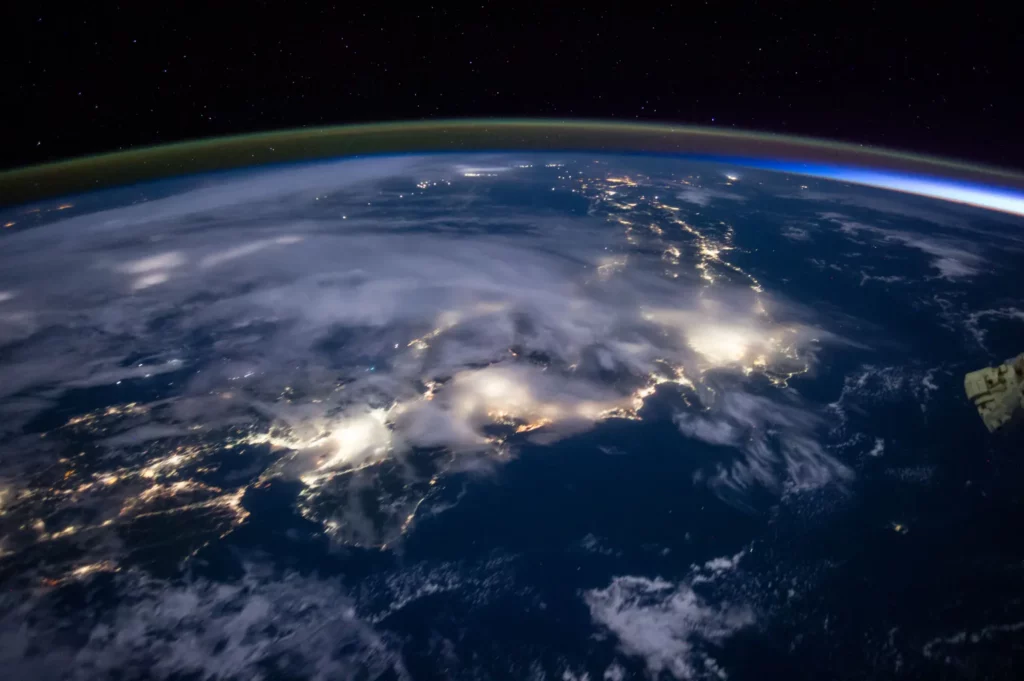 Com mercado em expansão, Anatel avança em normas para satélites de baixa órbita