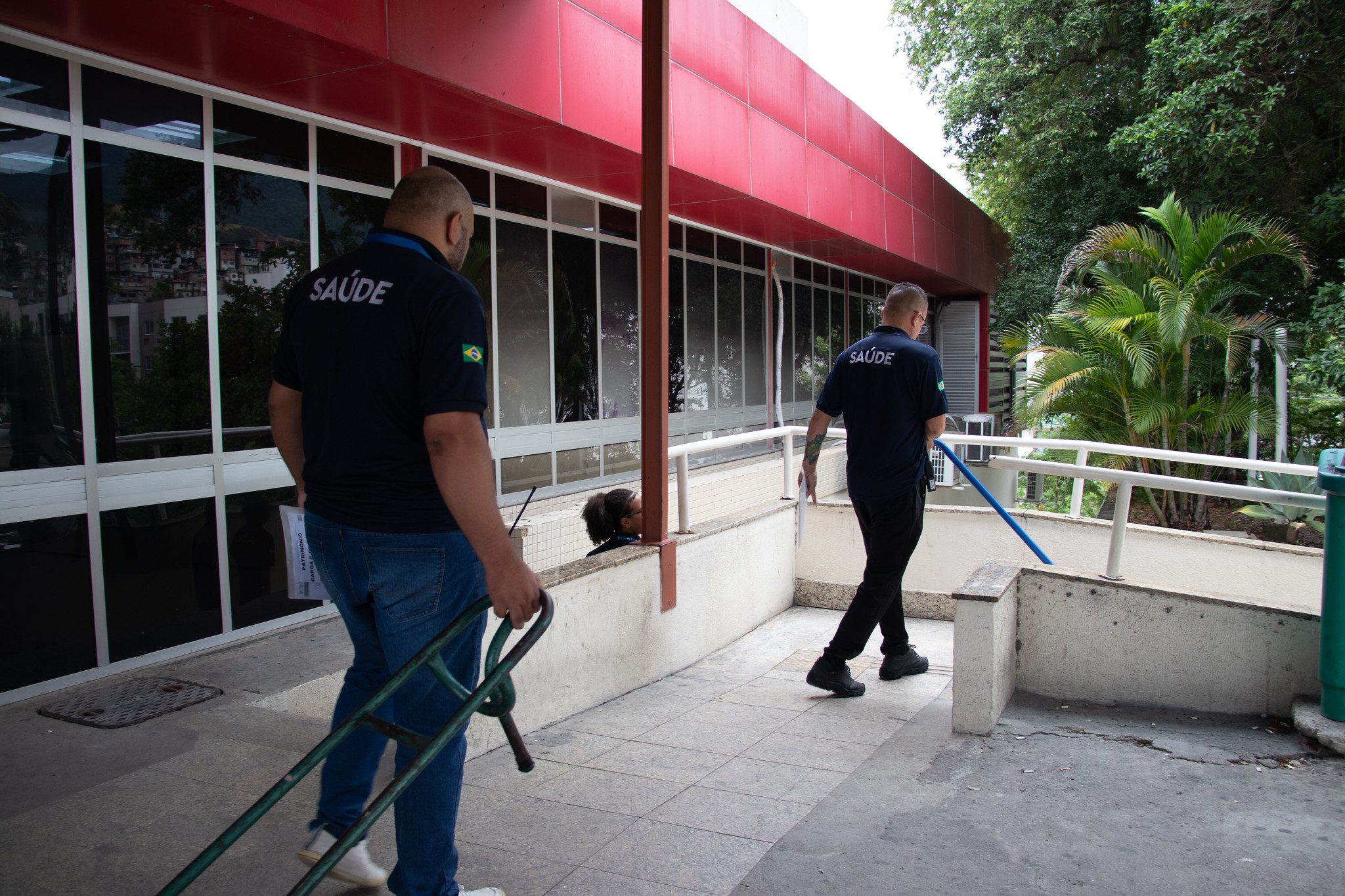 Unidades de saúde do RJ deverão garantir acessibilidade para pessoas com nanismo