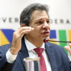 IOF: piso da saúde e educação no teto de gastos está na mesa de medidas alternativas