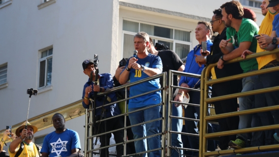 Tarcísio aproveita oportunidade, mas Bolsonaro mantém estratégia de carregar candidatura