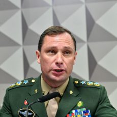 Cerco da PF a Mauro Cid prejudica ele mesmo e interfere pouco no futuro de Bolsonaro