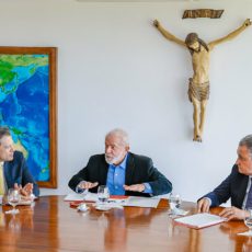 Congresso consegue feito raro: unir Rui Costa e Fernando Haddad